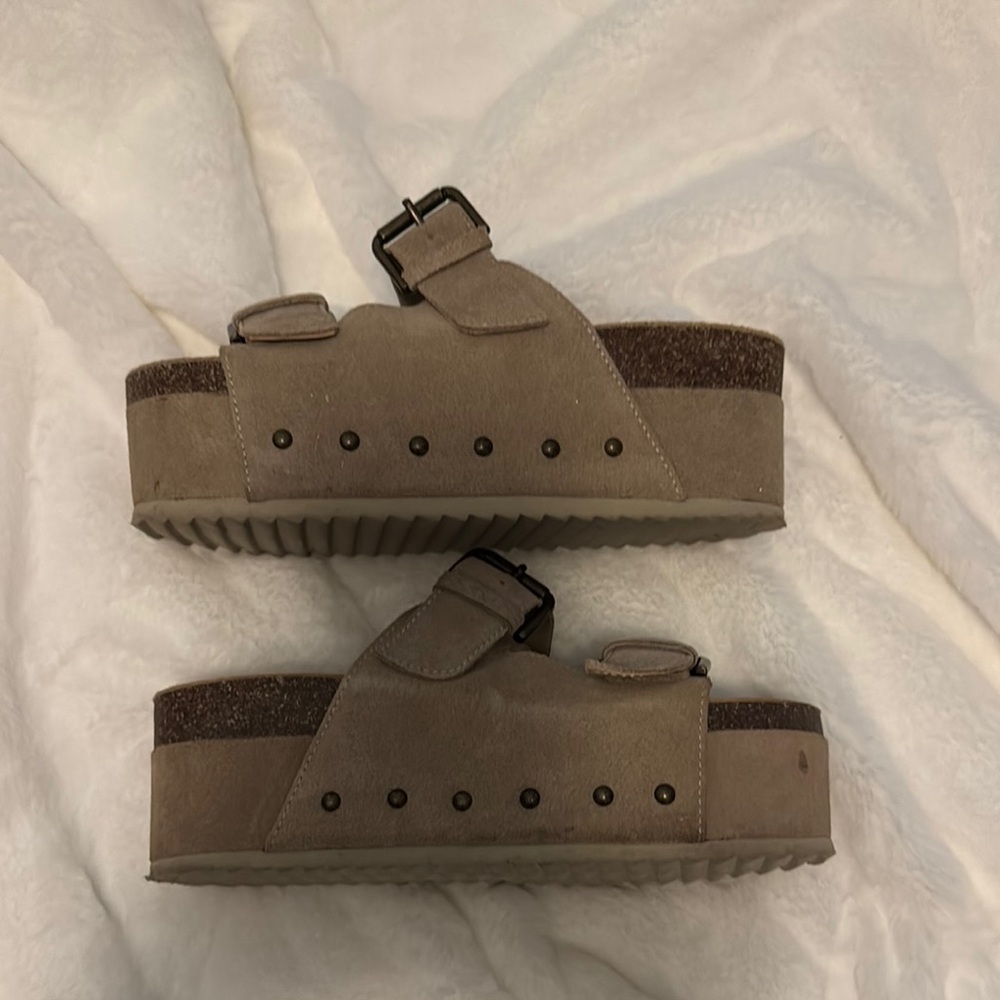 Steve Madden Tan Platform Sandals